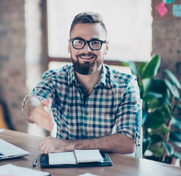 Jeune homme prépare un 360 pour son entreprise